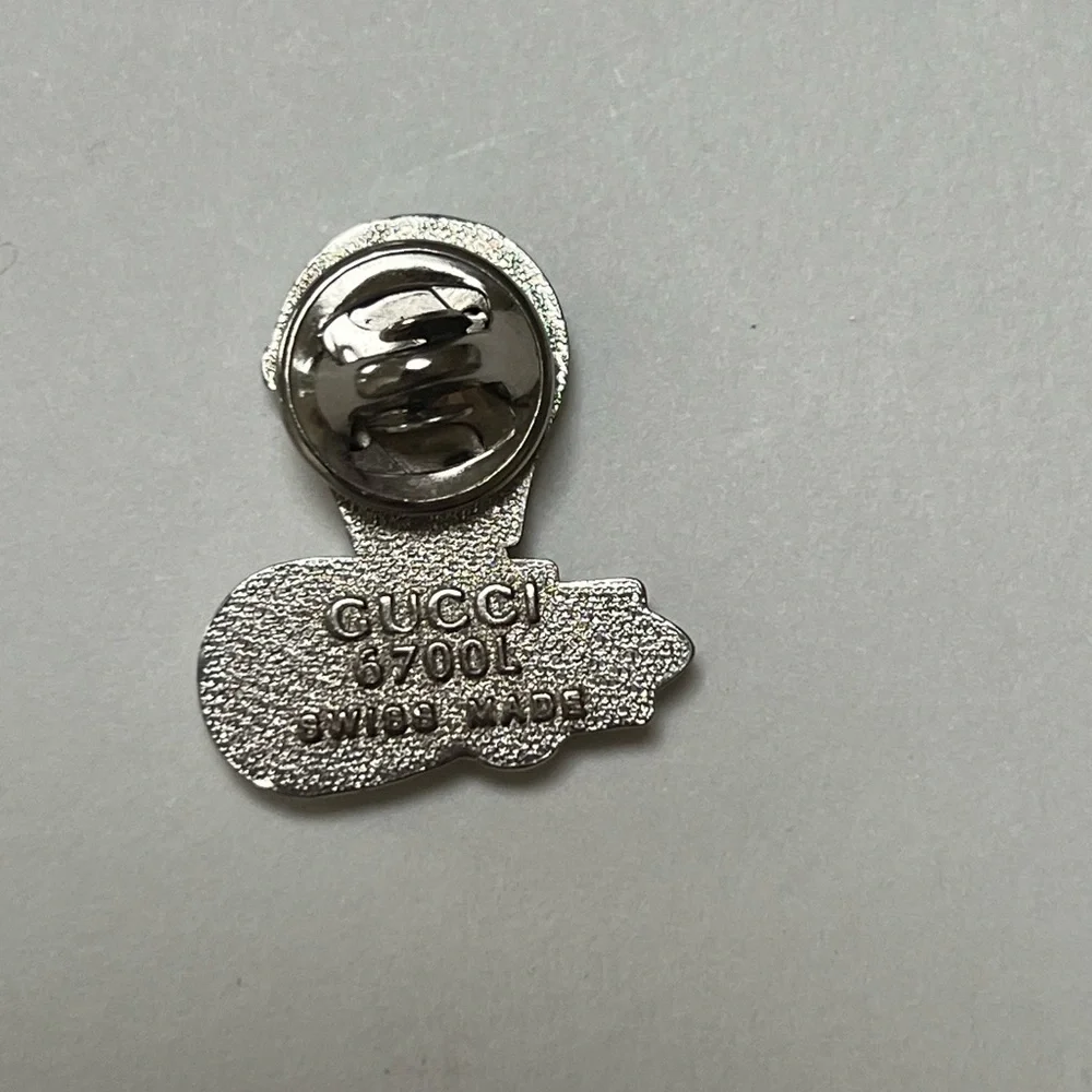 Gucci Silver pin or brooch with watch details. - Picture 9 of 10